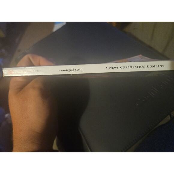 Tv Guide August  1997 Elvis Forever red jacket - Picture 2 of 3
